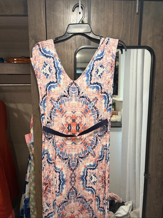 Dresses & Skirts - Sleeveless V-Neck Printed Sheath Dress in Coral & Navy